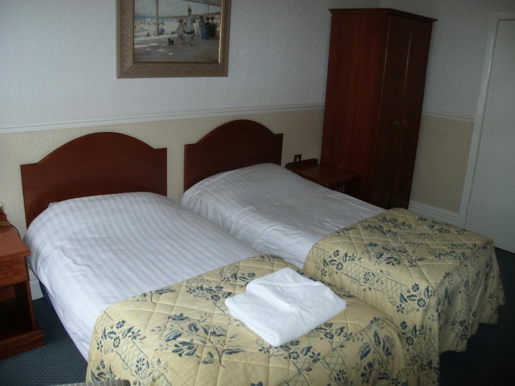 Clarkes Hotel Barrow In Furness Δωμάτιο φωτογραφία